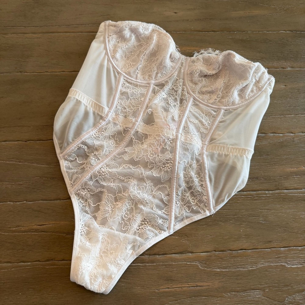 Lace Bustier Teddy Bodysuit in white XL